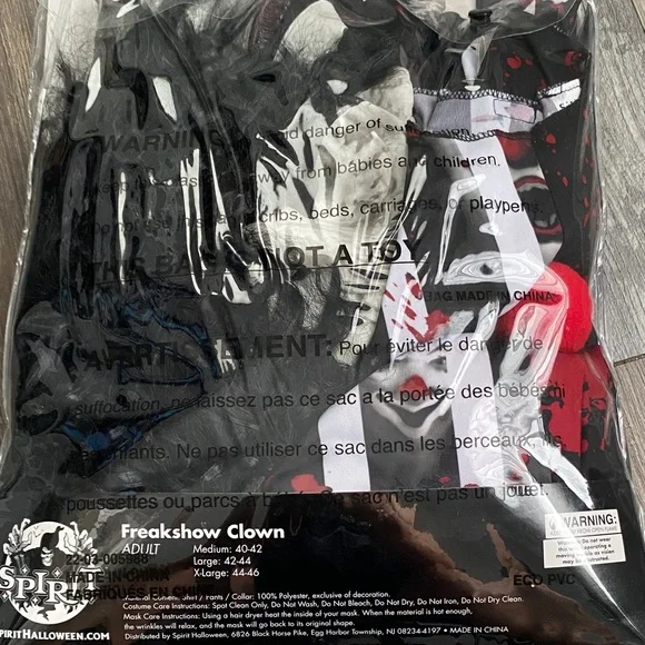 Spirit Freakshow Clown Costume - Black, White, and Red - Picture 6 of 11